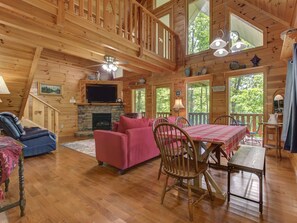 Cabin, Multiple Beds, Mountain View | Dining