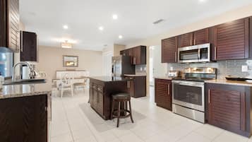 House, Berbilang Katil, Private Pool | Dapur peribadi | Peti sejuk, ketuhar gelombang mikro, ketuhar, dapur