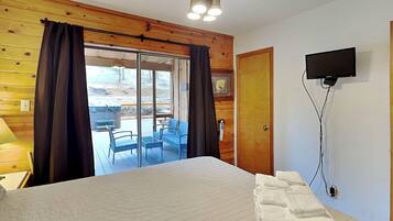 Studio (3 Bedrooms) | Property amenity