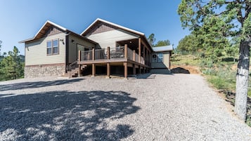 Studio (4 Bedrooms) | Property amenity