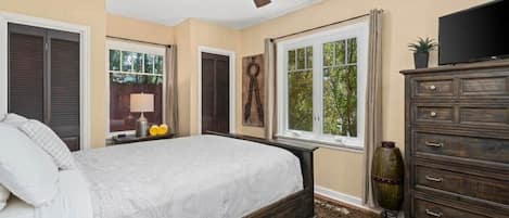 5 bedrooms, iron/ironing board, WiFi, bed sheets
