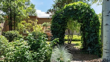 House (2 Bedrooms) | Property amenity