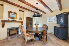 Casa (2 Bedrooms) | Servicio de la propiedad