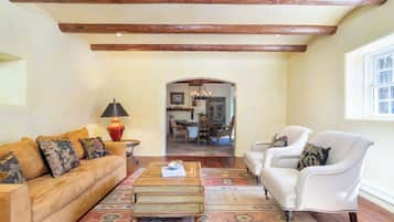 House (2 Bedrooms) | Property amenity