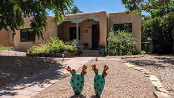 House (2 Bedrooms) | Property amenity