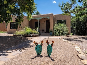 House (2 Bedrooms) | Kemudahan hartanah