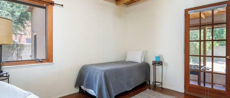 House (2 Bedrooms) | Property amenity