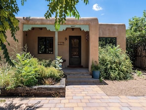 House (2 Bedrooms) | Kemudahan hartanah