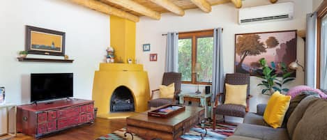 House (2 Bedrooms) | Depan hartanah