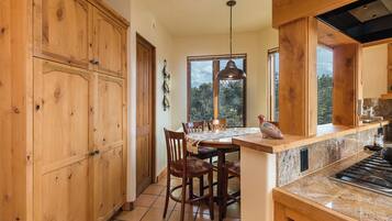 House (4 Bedrooms) | Property amenity