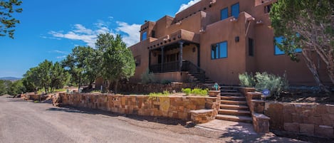 House (4 Bedrooms) | Front of property