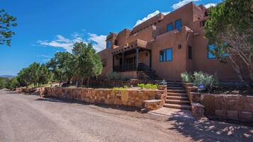 House (4 Bedrooms) | Property amenity