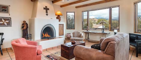 House (4 Bedrooms) | Front of property