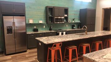 Frigorífic, microones, forn i placa de cuina