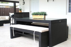 Outdoor dining - Such as house with heated pool, near to parks and lakes (Miami Lakes)