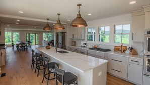 ماكينة لصنع القهوة/الشاي، ثلاجة، ميكروويف، فرن