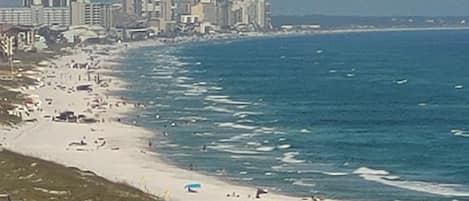 Una spiaggia nelle vicinanze