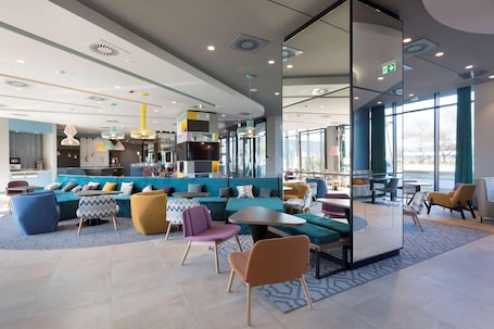 Lobby. Hampton By Hilton Krakow Airport