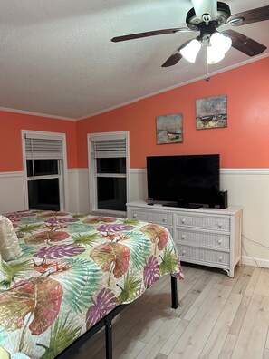 3 bedrooms, desk, iron/ironing board, free WiFi