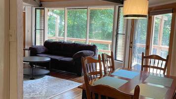 House, Private Bathroom (Treetops in Town) | Interior