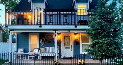Historic Farmhouse -3 Bedroom - Walk to Courthouse Square & Whiskey Row