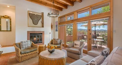 Acoma - Majestic Views, Near the Santa Fe Opera and Four Seasons in Tesuque