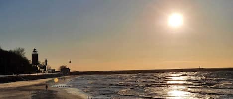 Una spiaggia nelle vicinanze