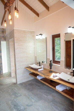 Interior - Cliffhouse - 5br villa - stunning sunset, snorkeling, tennis, seaside cuisine (Cousins Cove)