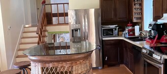 Shelley's Retreat, entire house & efficiency suite