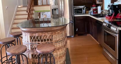 Shelley's Retreat, entire house & efficiency suite