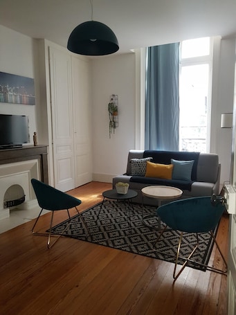 TV, fireplace, stereo, offices. Saint Vincent convent