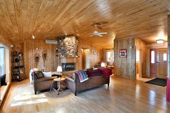 Smart TV, fireplace, DVD player, ping pong