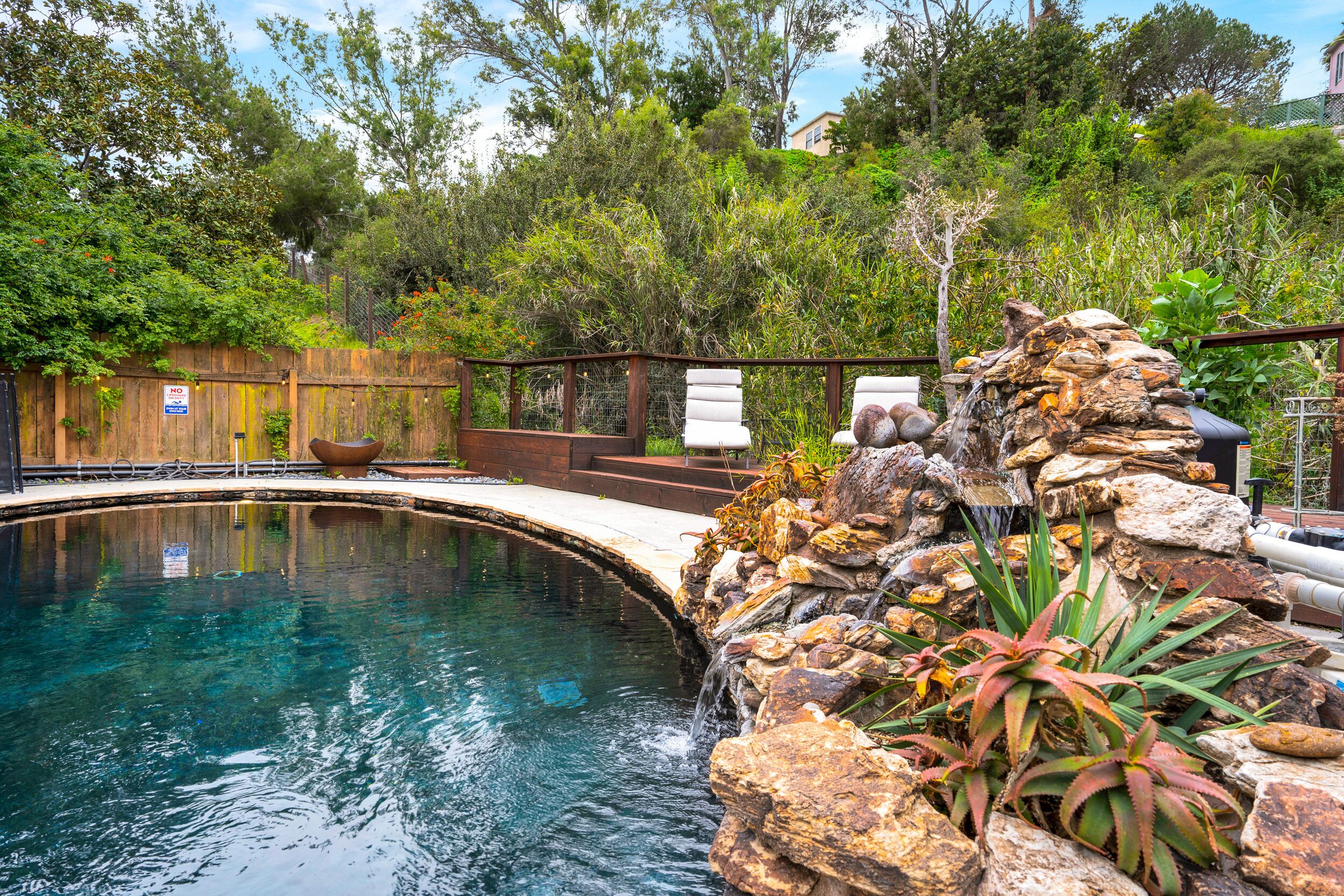 Lämmitetty uima-allas