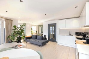 テレビ、書斎 / ワークスペース