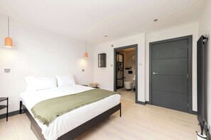 2 soverom, skrivebord, strykejern/-brett og wi-fi