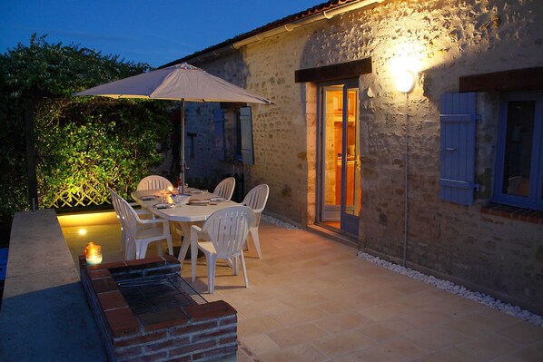 تناول الطعام بالخارج