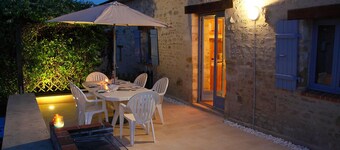 Large gîte for up to 7 people, with swimming pool