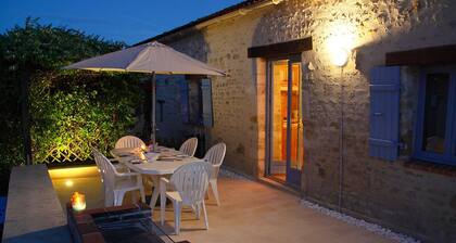 Grand gĂźte jusqu'Ă 7 personnes, avec piscine