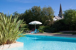 حمّام سباحة خارجي، حمّام سباحة مُدفَّأ