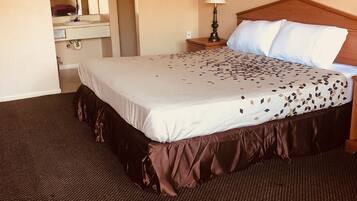 Basic Single Room | Laptop workspace, blackout drapes, iron/ironing board, free WiFi