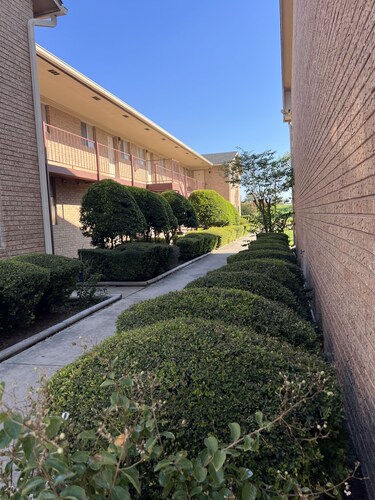 Hallmark Inn and Suites