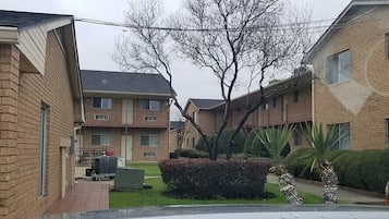 Vista frontal de la propiedad
