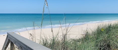 Beach nearby, sun loungers, beach towels