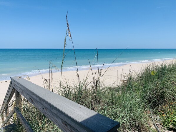 Beach nearby, sun-loungers, beach towels
