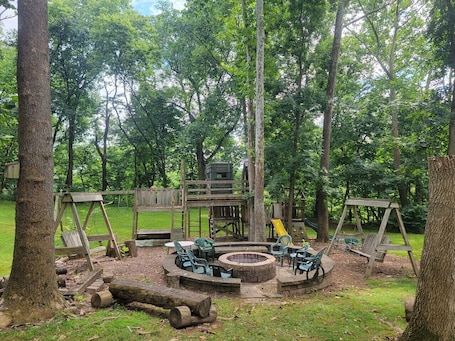 Property grounds. Glamping Clear Spring Maryland
3-Cabin Campground