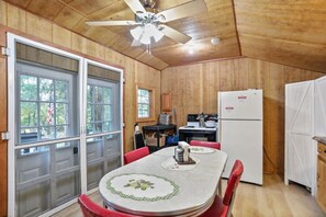 Dining - Glamping Clear Spring Maryland 
3-Cabin Campground (Clear Spring)