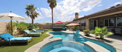 Een verwarmd zwembad