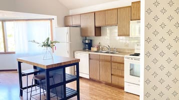 雪櫃、微波爐、焗爐、爐具