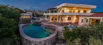 DREAM VILLA WITH CABO ARCH AND OCEAN VIEWS; PICKLEBALL MINI-GOLF POOL JACUZZI