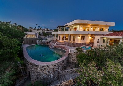 DREAM VILLA WITH CABO ARCH AND OCEAN VIEWS; PICKLEBALL MINI-GOLF POOL JACUZZI